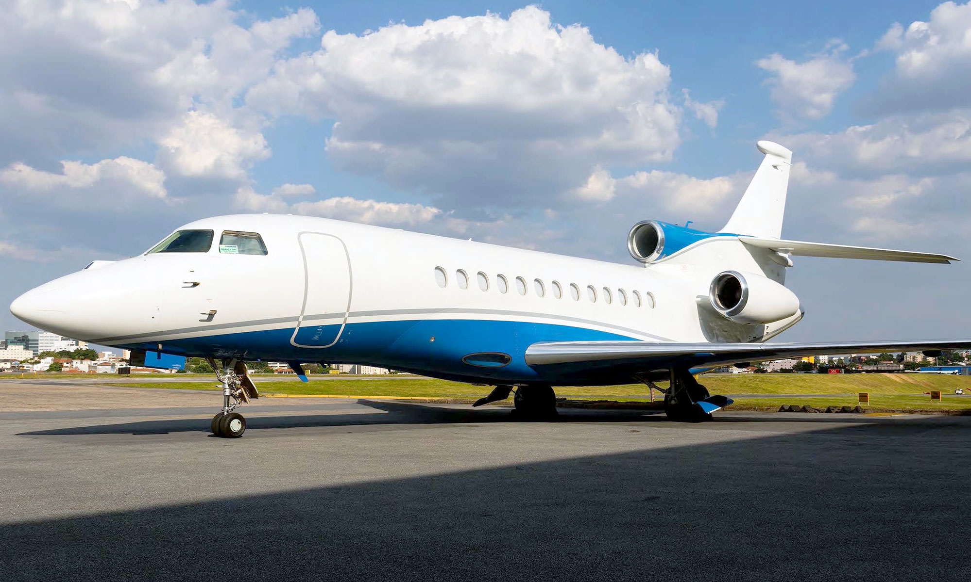 Dassault Falcon 7X empty leg flight from Sydney Kingsford Smith International Airport (YSSY) to Sunshine Coast Airport (YBSU) — Australia